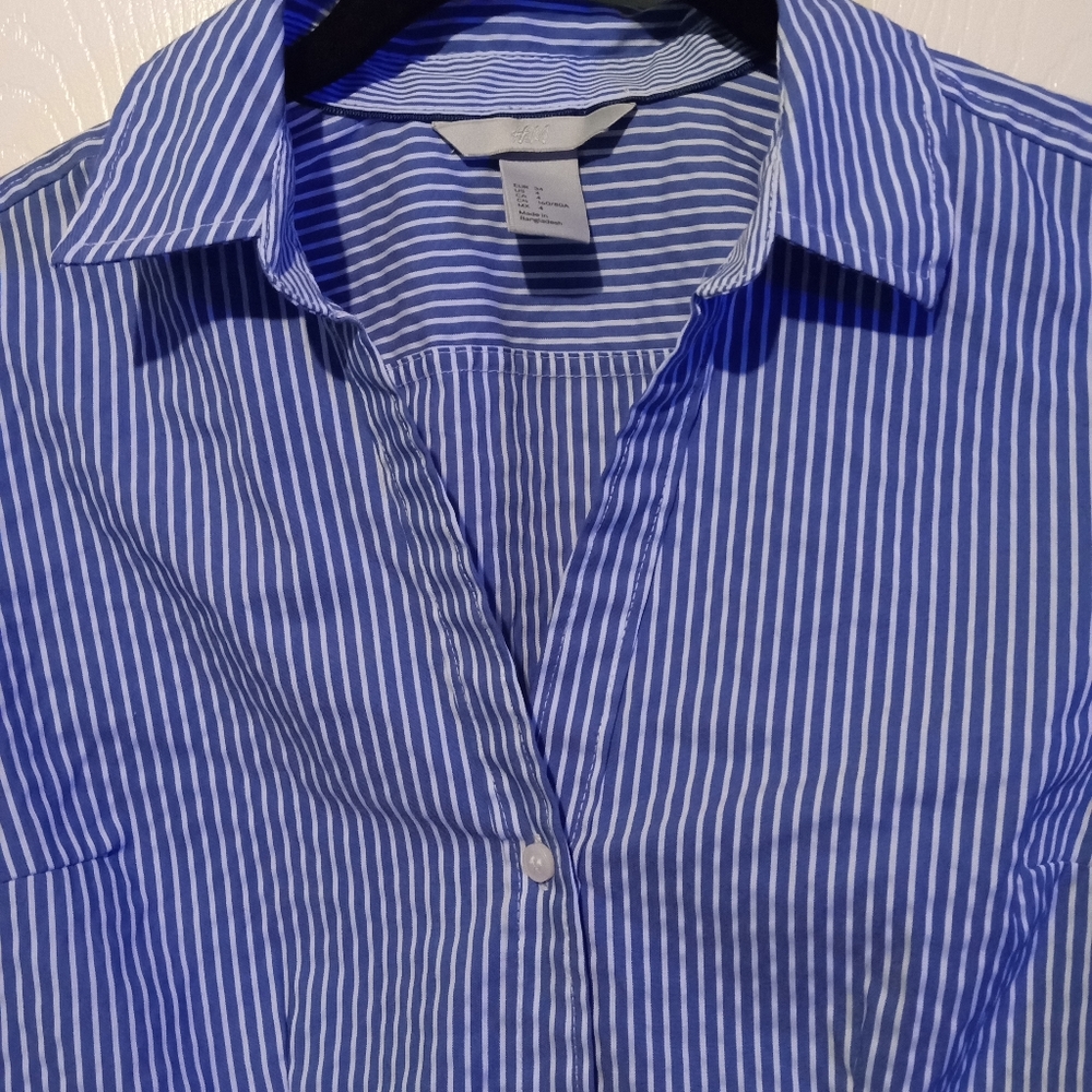 ❤️3/$10 NWOT H&M BUTTON UP - Picture 2 of 4